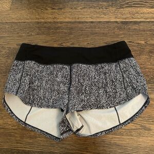 LIKE NEW Women’s lululemon Black & Grey Low Rise Shorts size 6